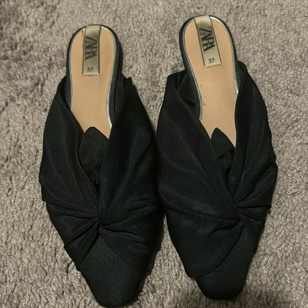 Slightly worn ZARA adorable flats ♥️ perfect for the summer